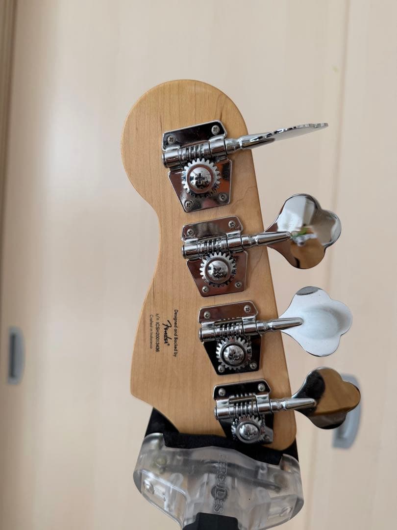 Squier Precision Bass ホワイト