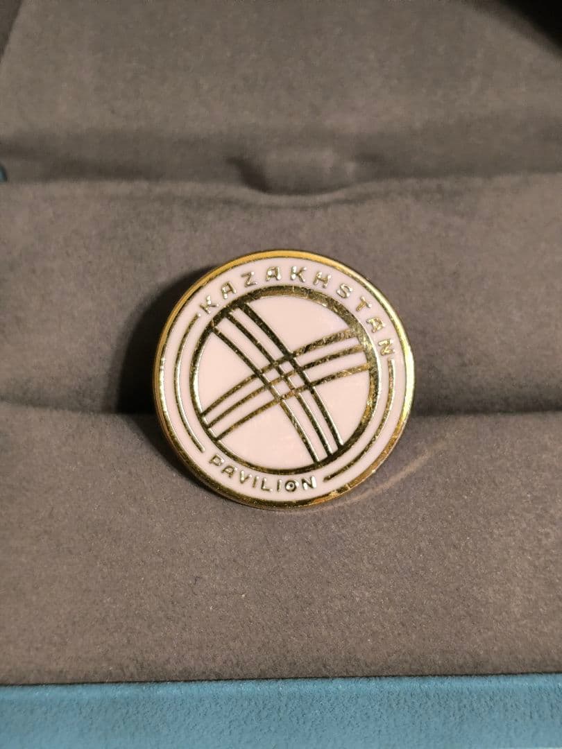 万博カザフスタンパビリオン ピンバッジ　現在市場ではほぼ入手不可能