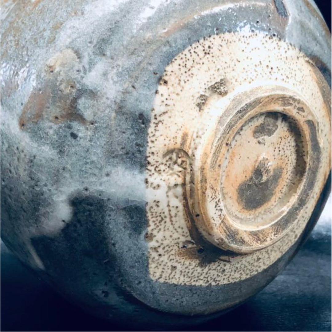 究極の古美術◼️蔵から見事に彫られた紋様が美しい抹茶茶碗が出てきました。茶道具