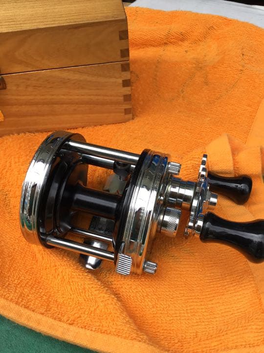 アブガルシア　75周年JAPANモデル　木箱　替えスプール付き