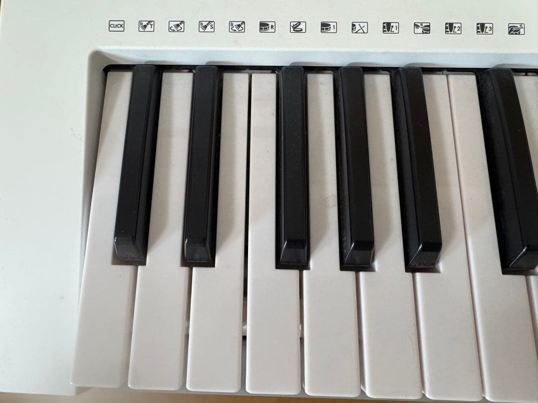 YAMAHA ヤマハ 61鍵キーボード EZ-300 ホワイト　スタンド付き