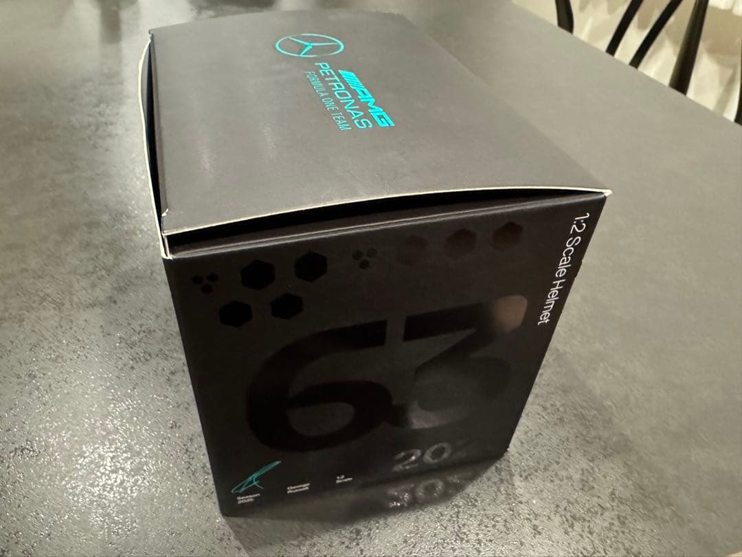 【激レア】e Russell 直筆サイン入り1/2ヘルメット