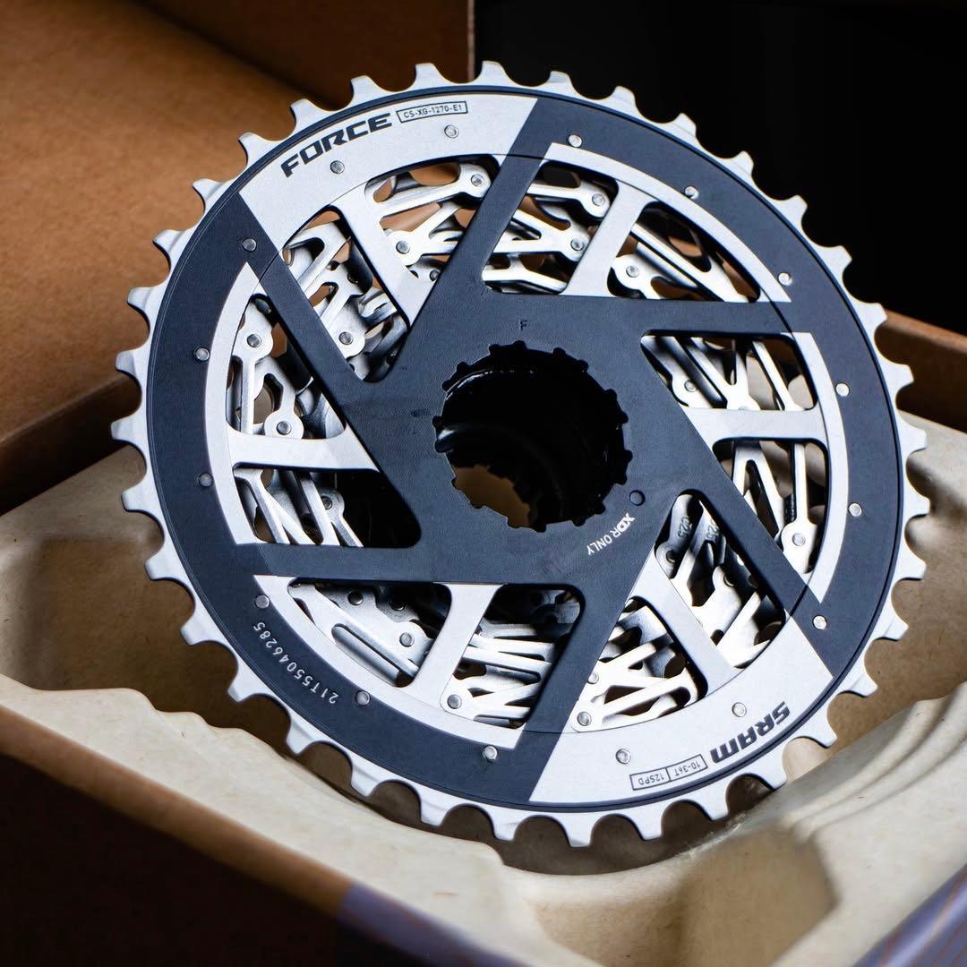 SRAM Force E1 サイクリングコンピュータを含む完全パッケージ