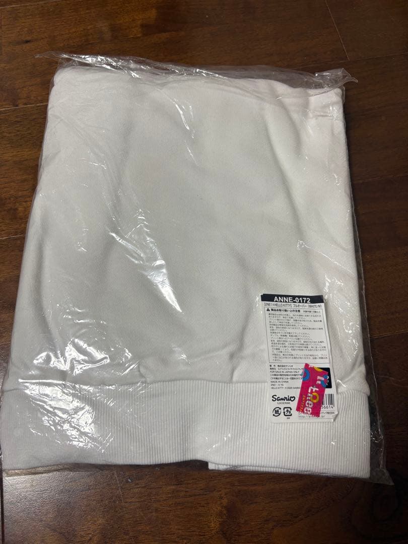 2NE1 キティ　プルオーバー　トレーナー　15周年