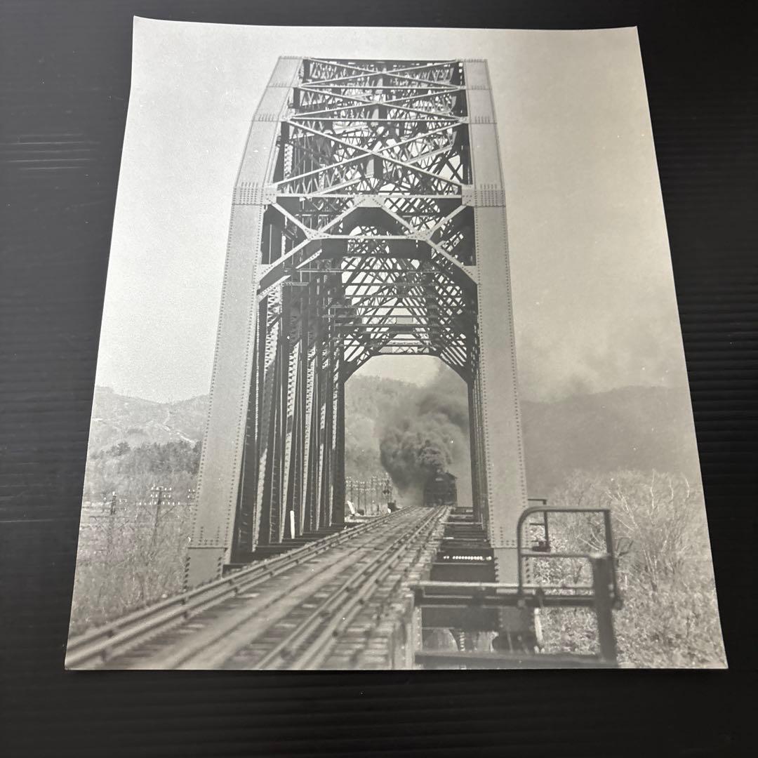 鉄道写真 蒸気機関車 鉄橋 モノクロ
