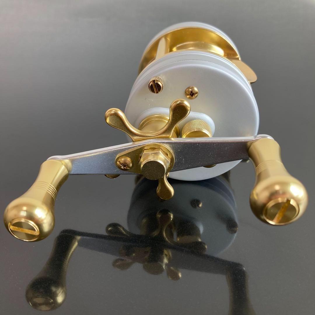 【新品】渓流ベイトリール 丸型リール トラウト用 ゴールド／シルバー