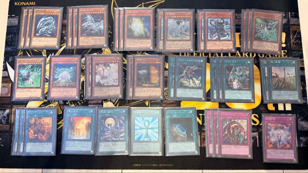 遊戯王引退品 ブルーアイズデッキ、ブラックマジシャンデッキ等