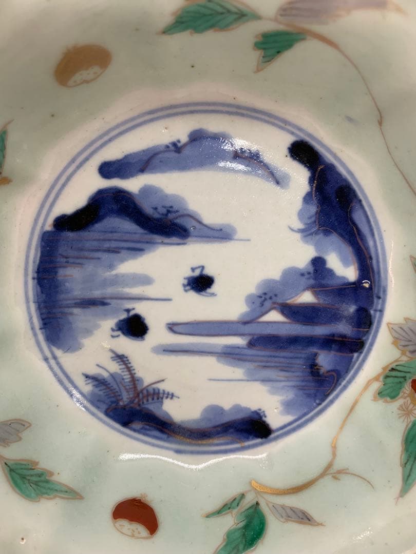 古伊万里焼の青磁色絵　山水栗文　輪花鉢