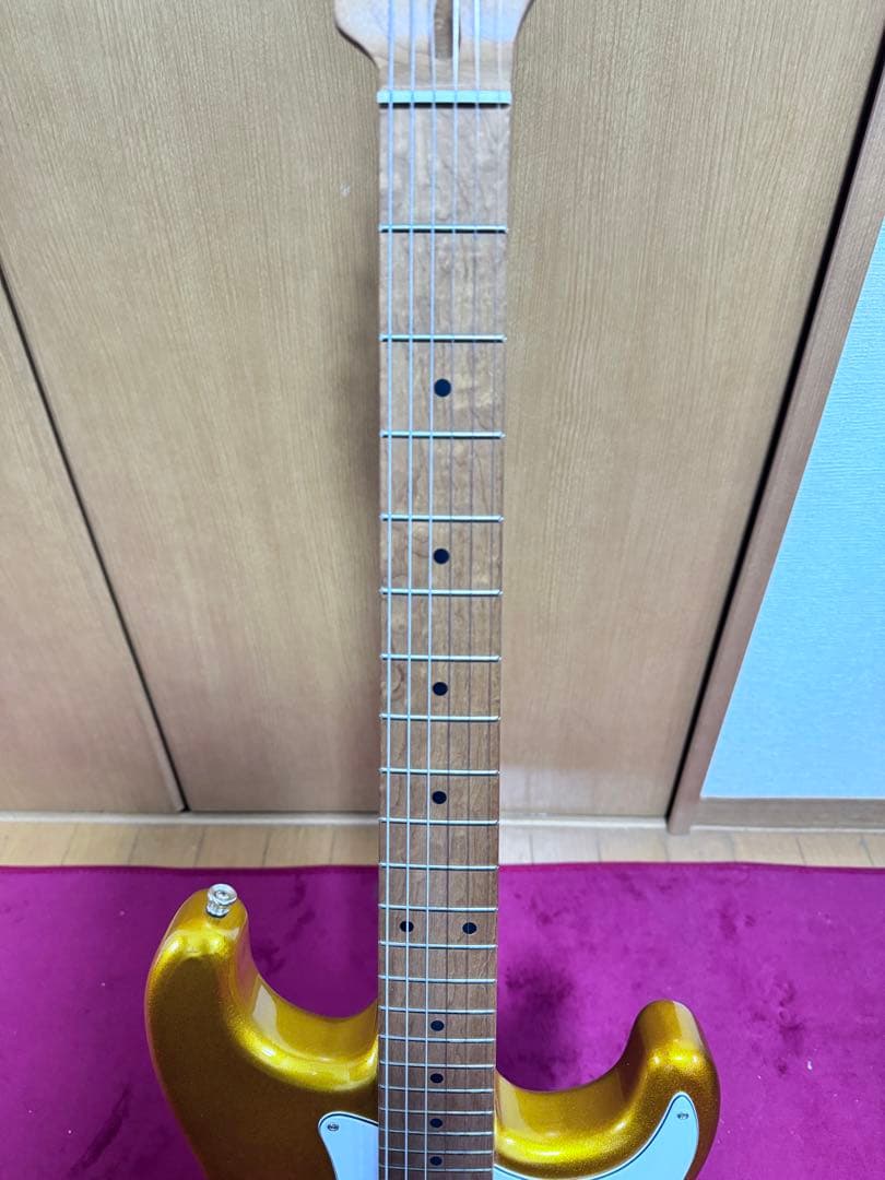 PLAYTECH ストラトキャスター Gold カーボナイズドメイプルネック