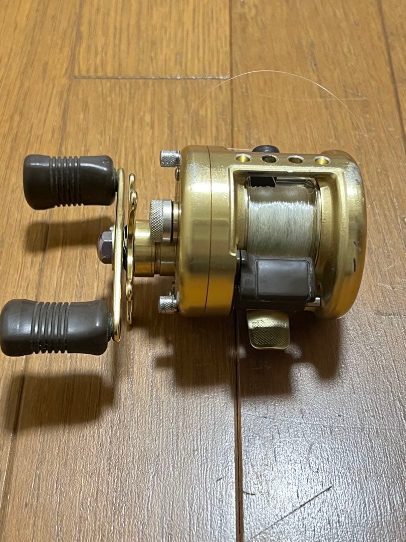 CALCUTTA 101XT左ハンドルベイトリール