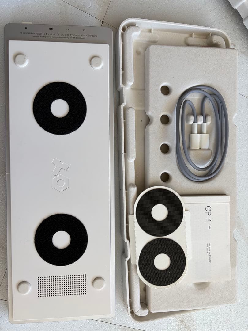 【超美品】Teenage Engineering OP-1 Field カバー付