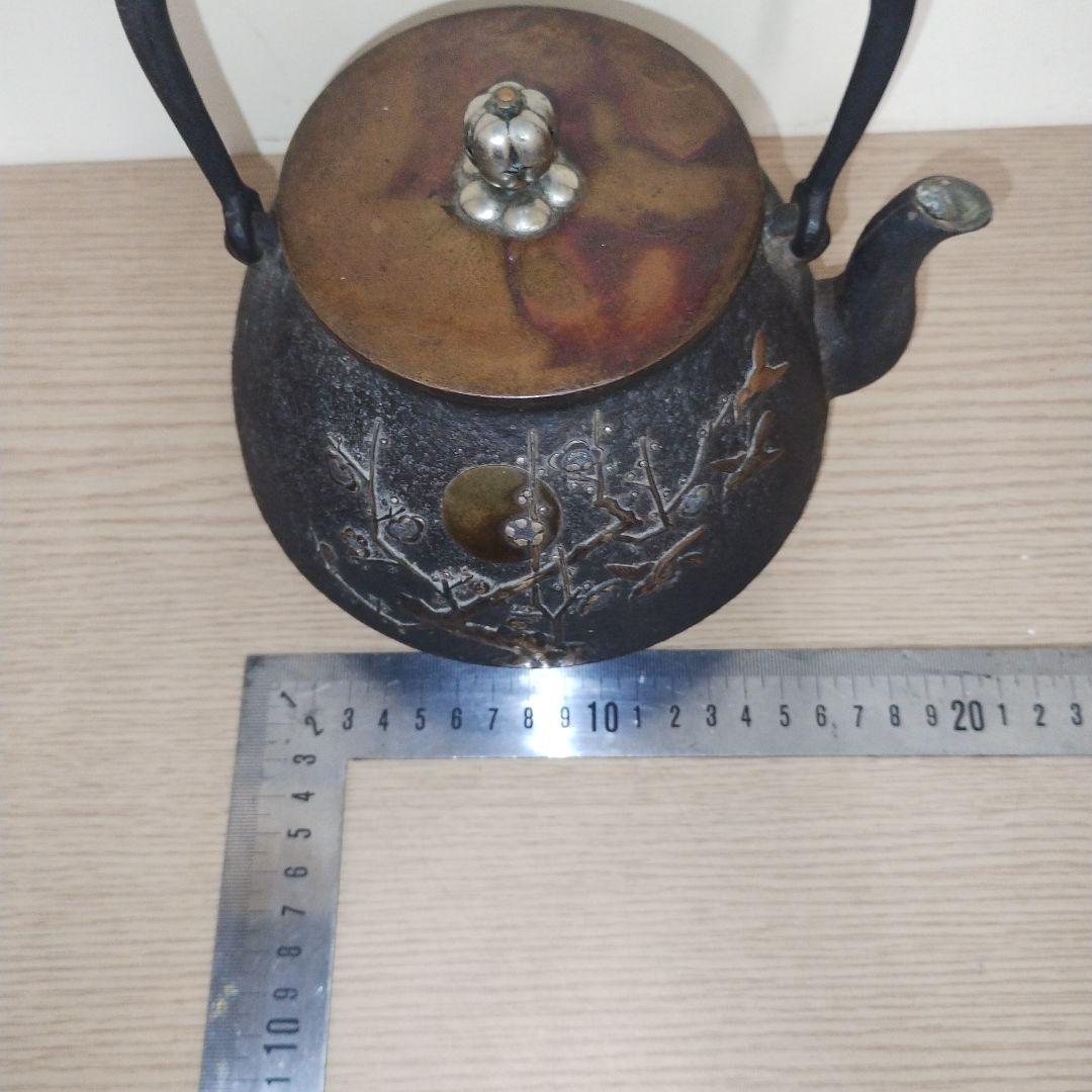 整*屋様 鋳鉄製 花鳥模様 鉄瓶 木箱付き