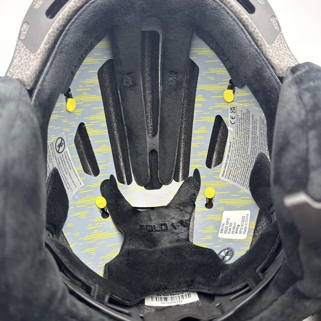 SMITH ブラック ヘルメット 通気口付き　n14