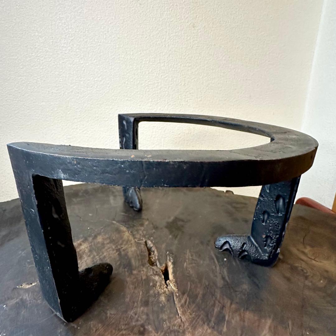 ♦︎未使用品♦︎ 虫喰い 五徳　三つ足　鉄鋳物　茶道具　風炉用