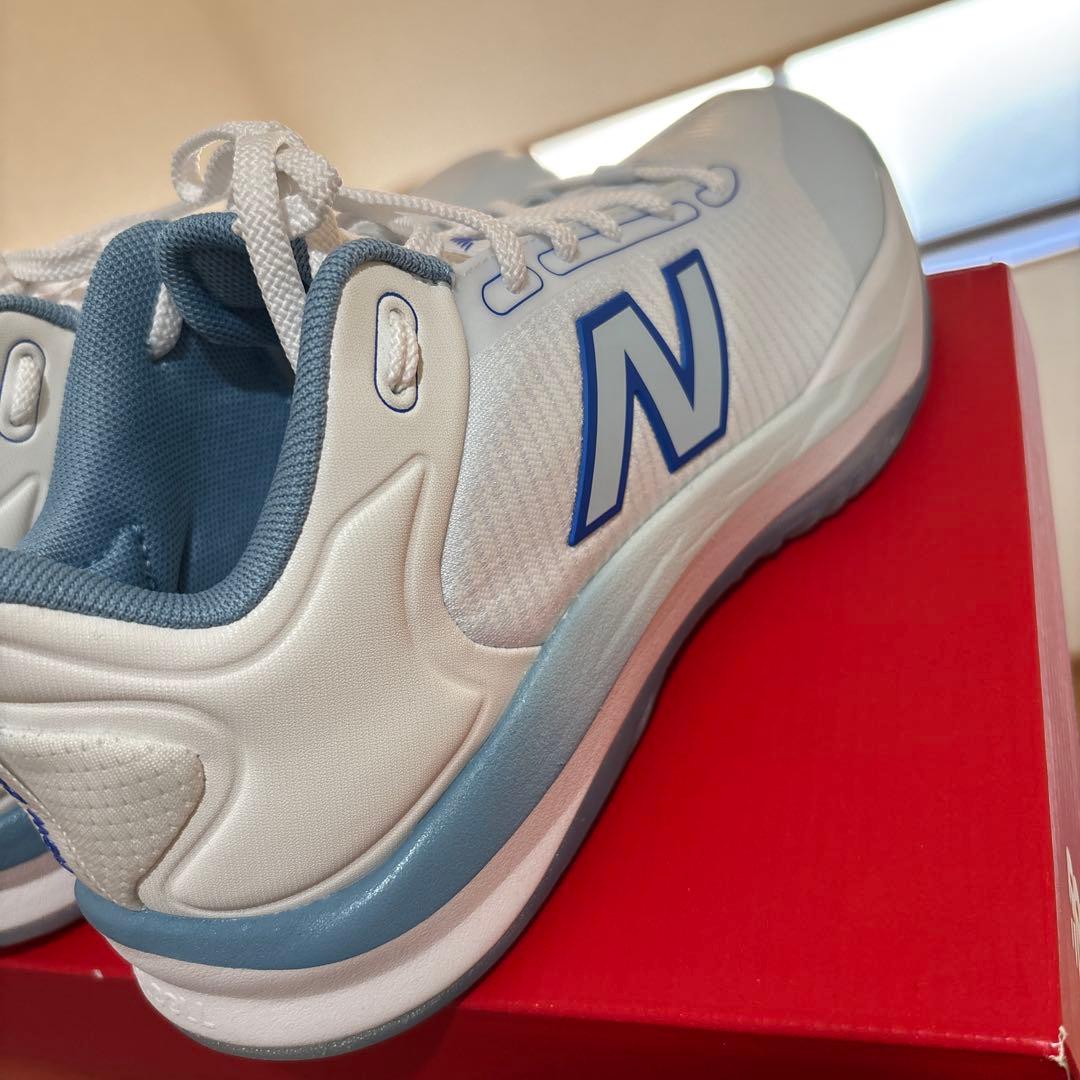 ニューバランスバレーボールシューズ