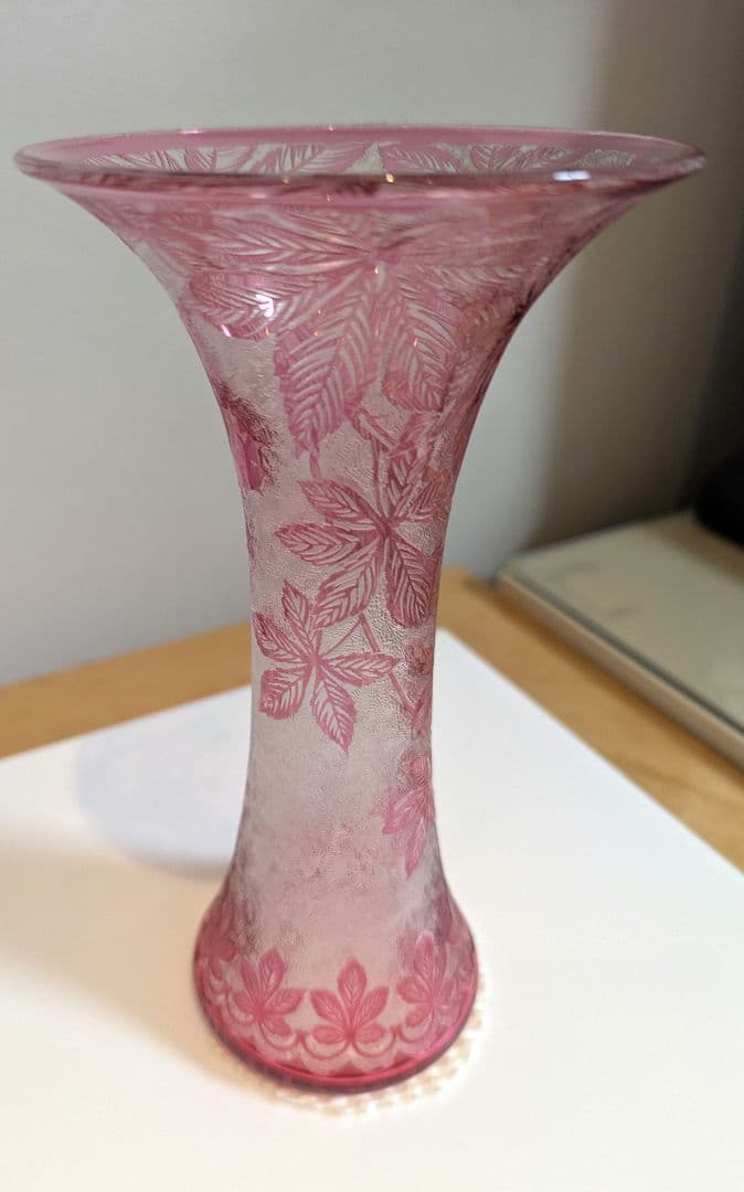 バカラ　ピンクカメオ花紋　花瓶　フラワーベース