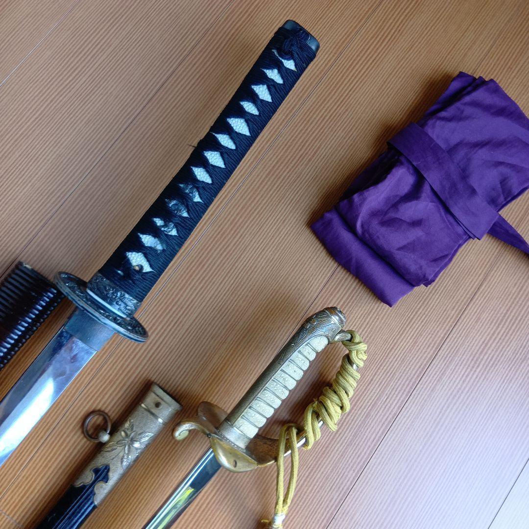 模造刀2口セット１口は居合刀1口は旧海軍儀礼刀.指揮用サーベル型模造刀