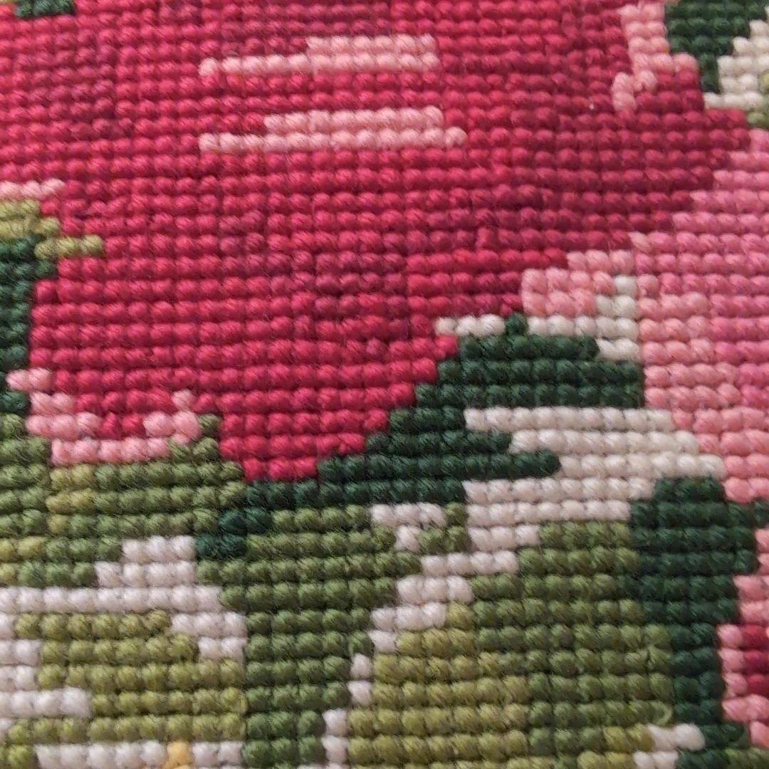 アンティーク　 フラワー刺繍 クッションカバー（中身付き）