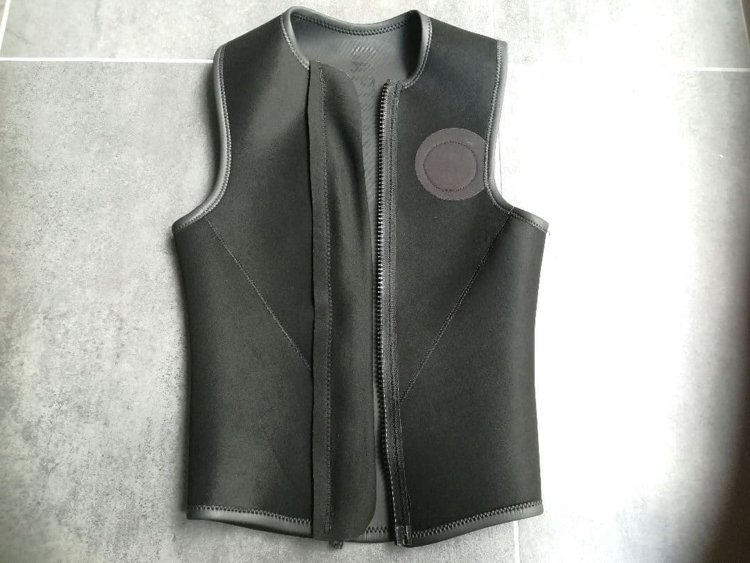 【展示新古品】キャプテンフィン スキン ベスト ホワイトワッペン Mサイズ