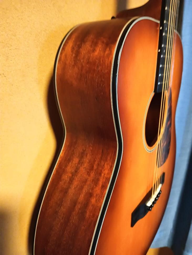 Morris アコースティックギター 　弾きやすい中型F21VS