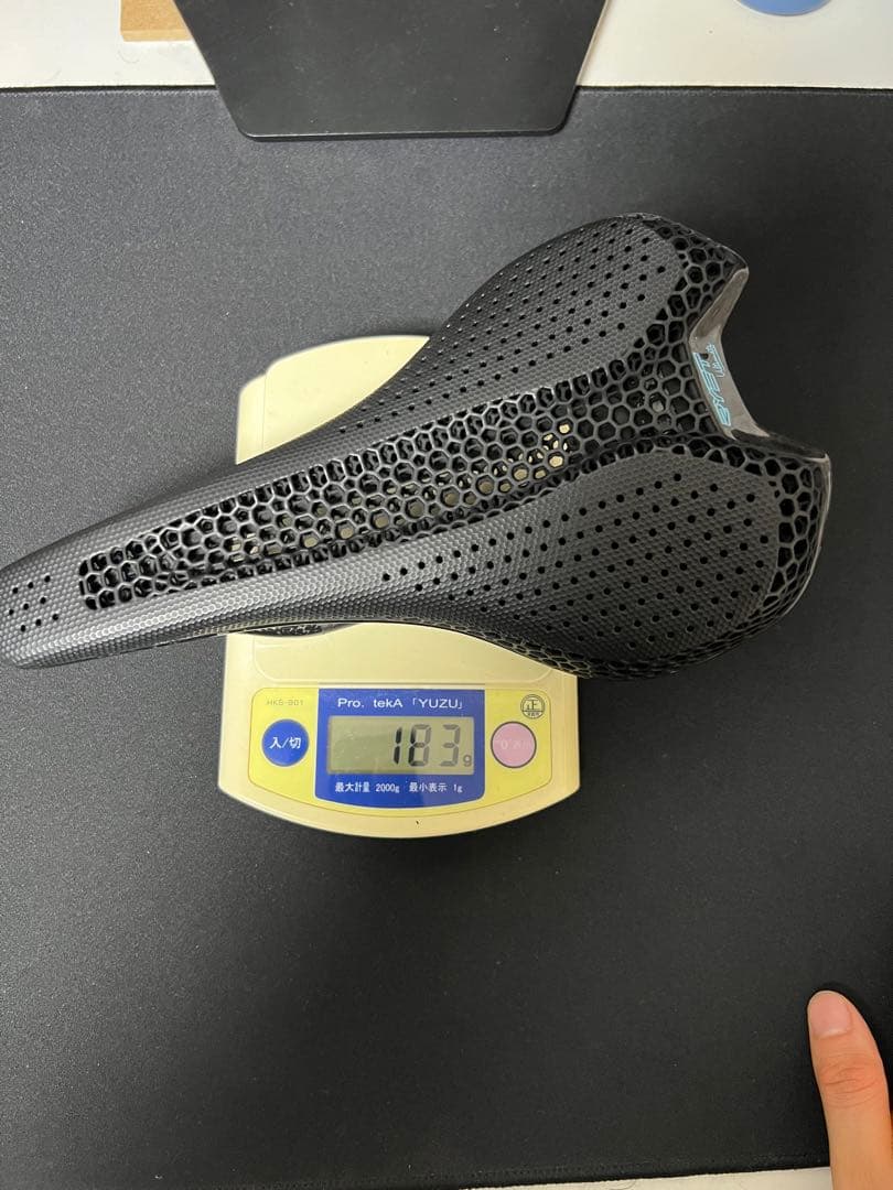 RYET フルカーボンサドル 新品 未使用 軽量 未使用