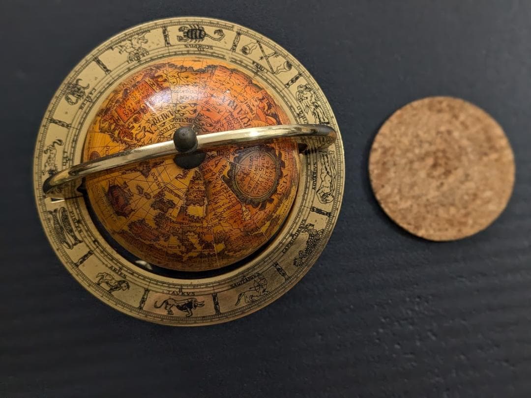 アンティーク 地球儀　イギリス・ロンドンのカムデンマーケットで購入