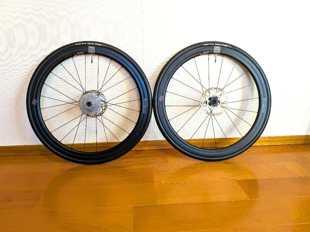 【大幅値下】GUSTO アタッキ 45mmカーボン 11速スプロケ付 ディスク用