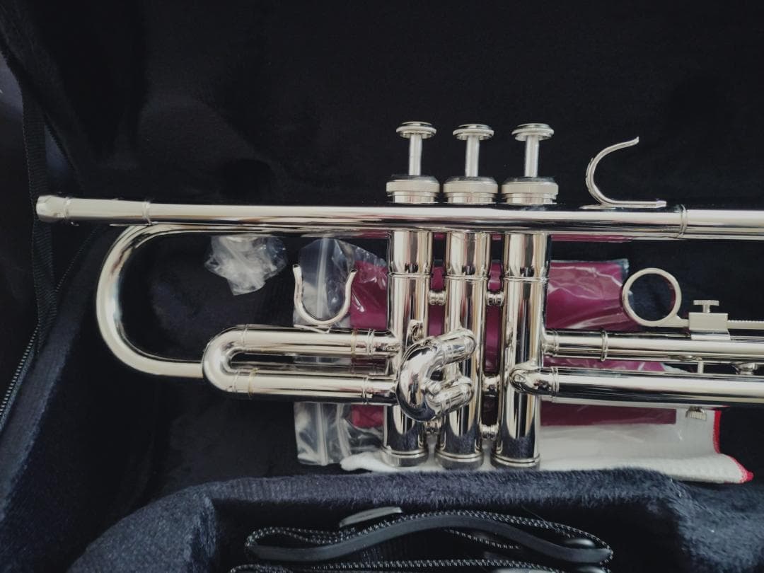 トランペット　銀　SLADE　未使用品（※ケースにロゴなし）