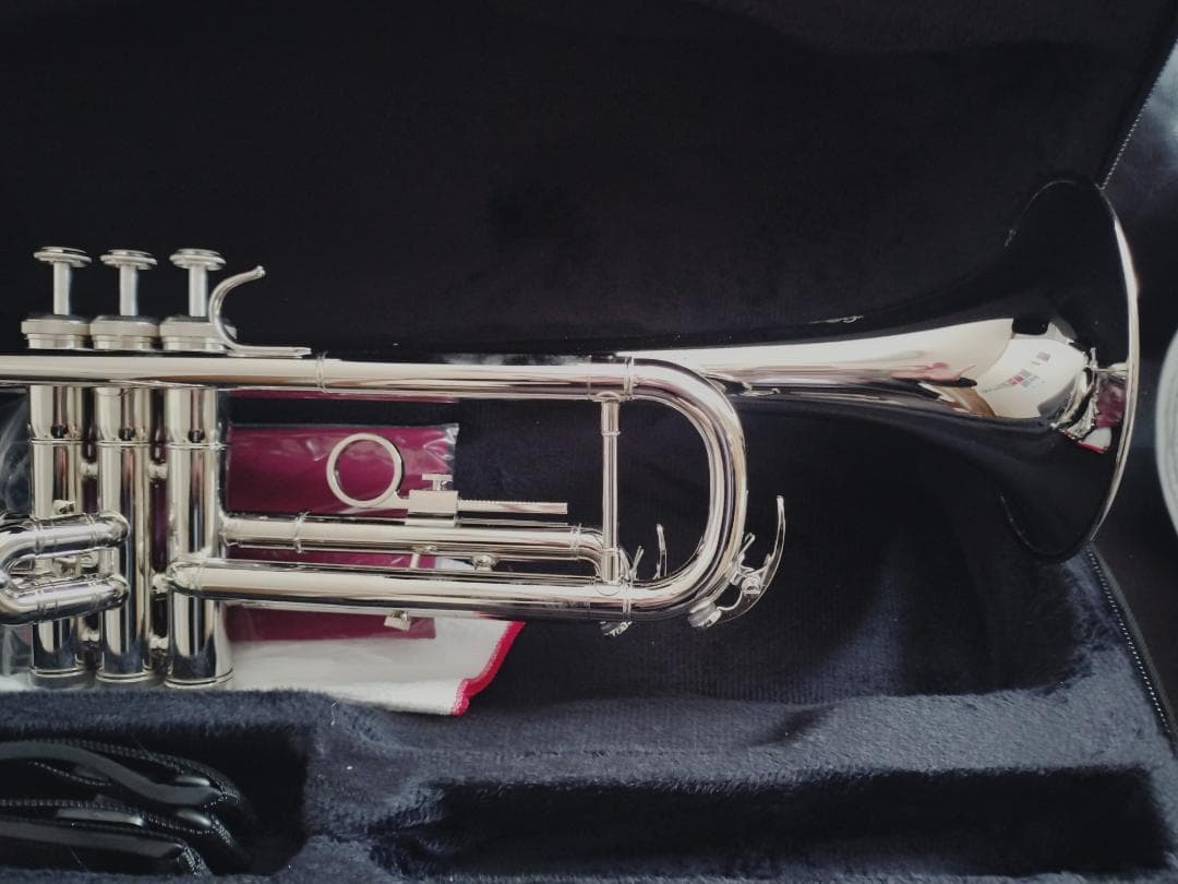 トランペット　銀　SLADE　未使用品（※ケースにロゴなし）