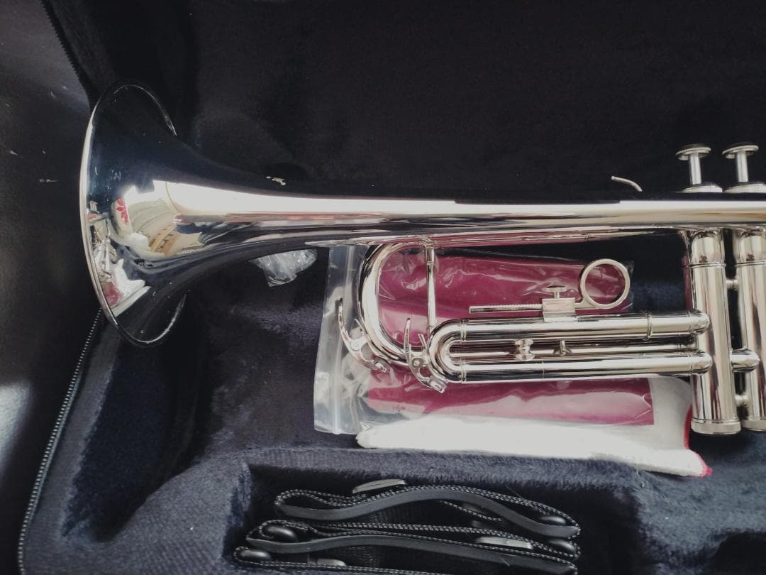 トランペット　銀　SLADE　未使用品（※ケースにロゴなし）
