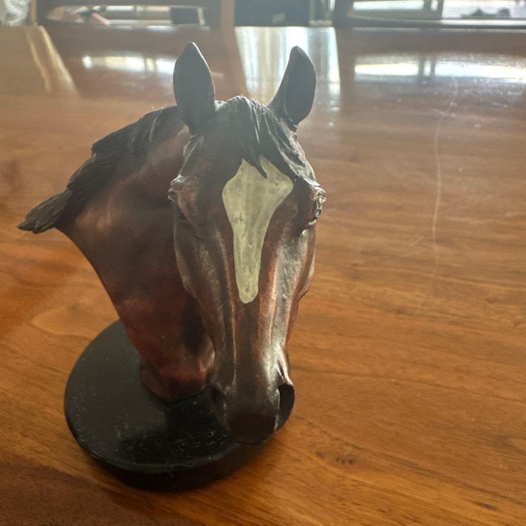 K. Cantarella Thoroughbred 馬の彫刻
