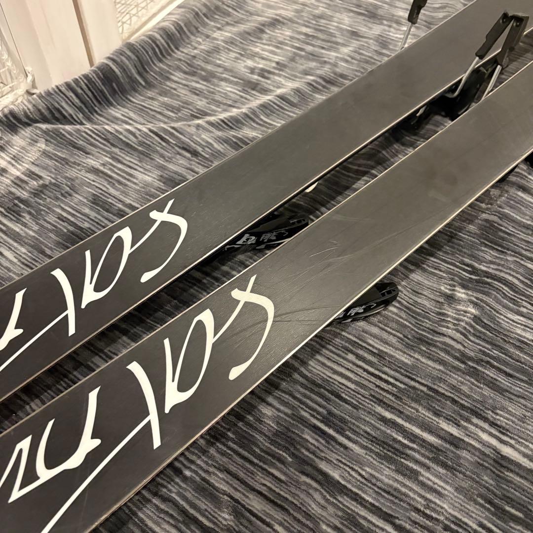 【極美品】SALOMON Temptress スキー板 151cm ストック付き