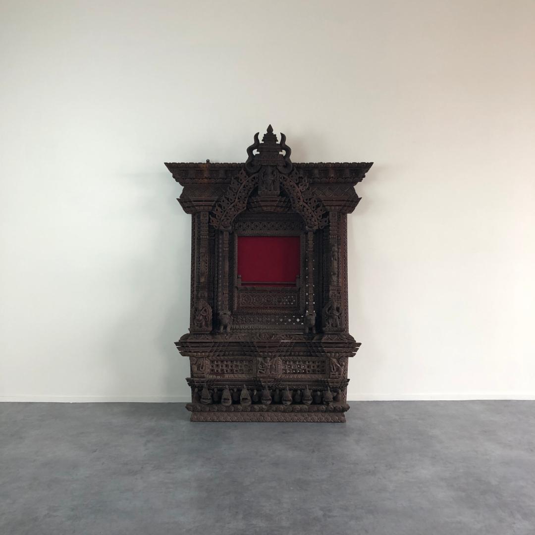 ピーコックウィンドウ　アジア伝統様式の壁掛け型フレーム