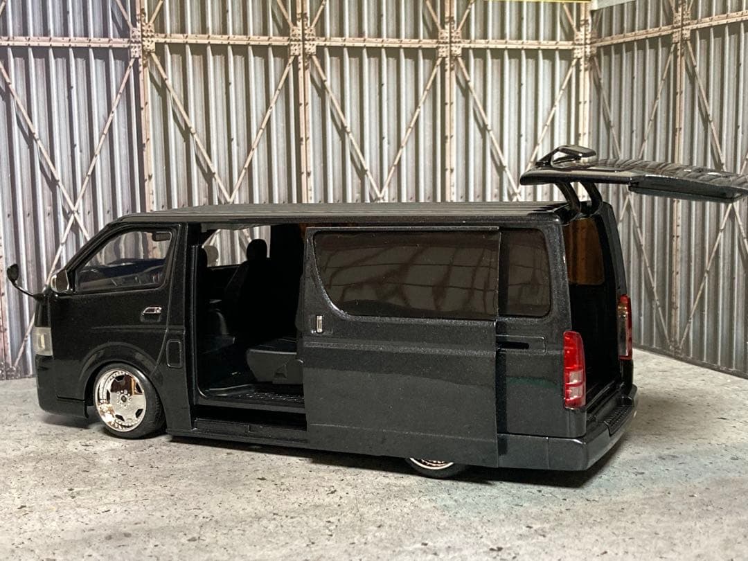 1/24 トヨタ ハイエース（カスタム品）