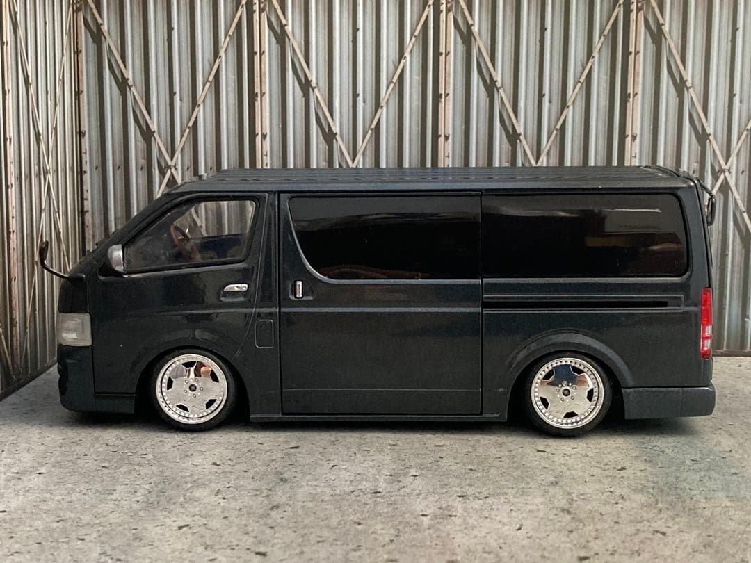 1/24 トヨタ ハイエース（カスタム品）