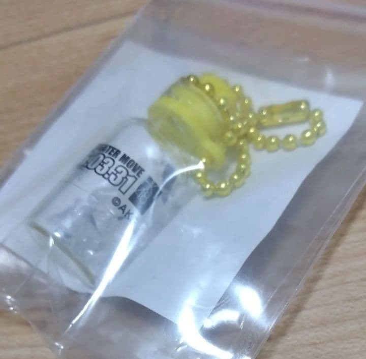 HKT48劇場　記念品　非売品ミラー鏡ボトルキーホルダー2016　 ミニボトル