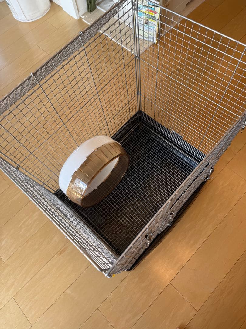 チンチラケージ　SANKO ブラック 62L x 51W x 78H 滑車付き