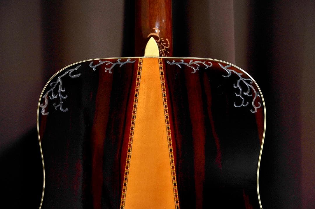 ★MORRIS Wシリーズの華やかな場面で演出を高める【彫刻装飾ギター】