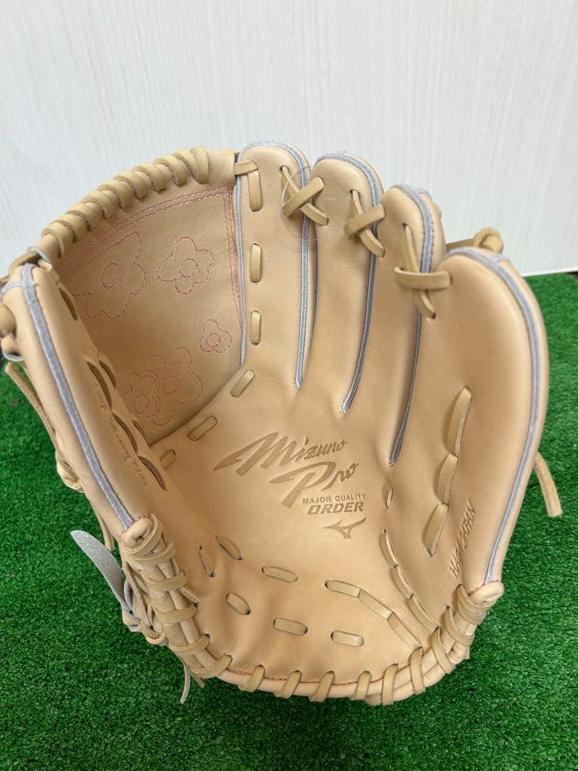 ミズノプロオーダー硬式投手用グローブ（新品）