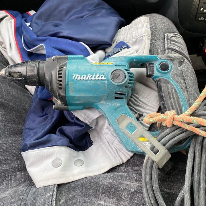 マキタ線付きスクリュードライバー２つセット