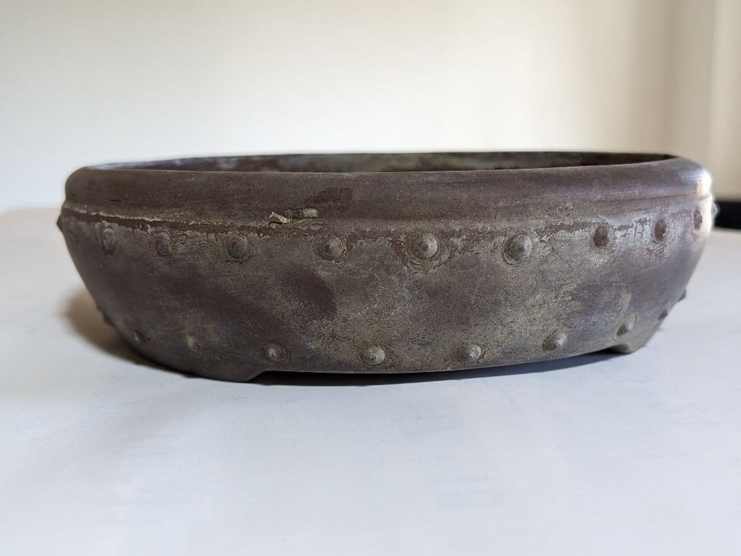 ♦中国古美術品 宜興窯賓山倣古 紫砂 紫泥 鋲打ち丸形三足ミニ盆栽鉢古玩 骨董品