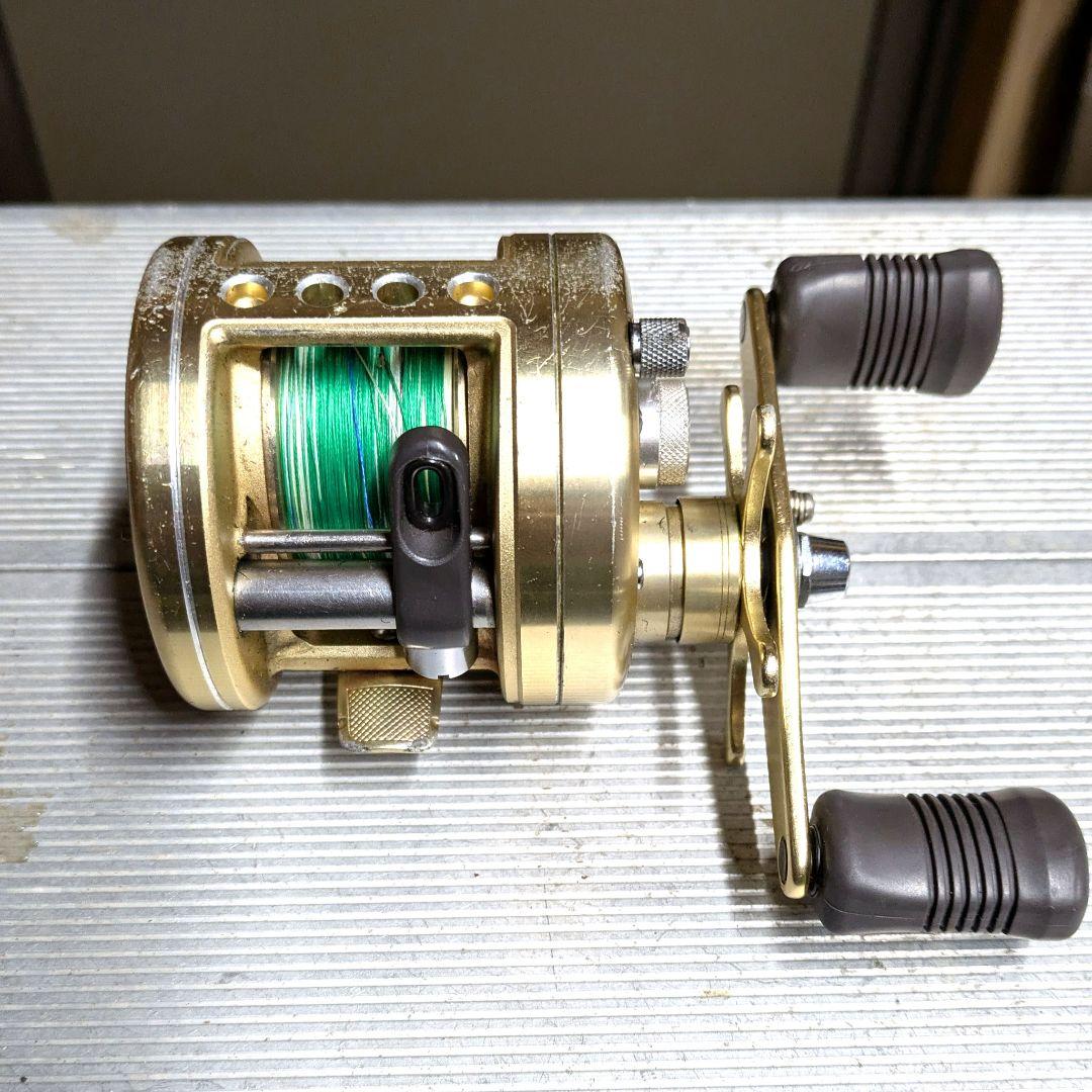 カルカッタXT201 ベイトリール　シマノ　バス釣り　雷魚釣り　ナマズ釣り