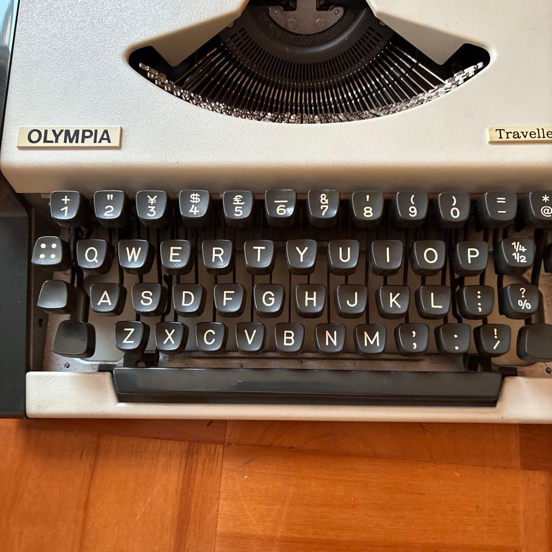 オリンピア　タイプライター トラベラー　Olympia Traveller☆