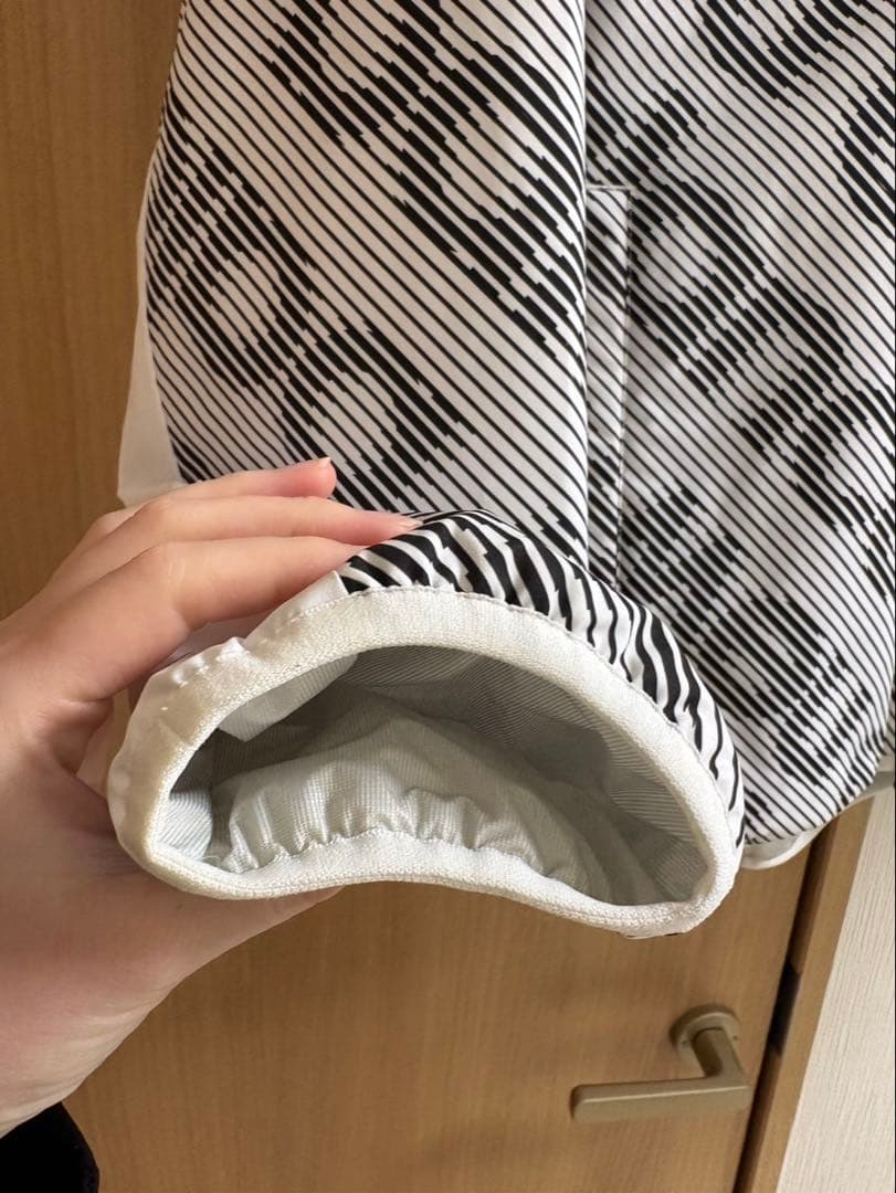 New Balanceストライプジャケット フード付き