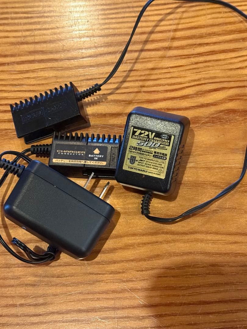 東京マルイ7.2Vマイクロ500バッテリー 12V500mAh 4本と充電器2個