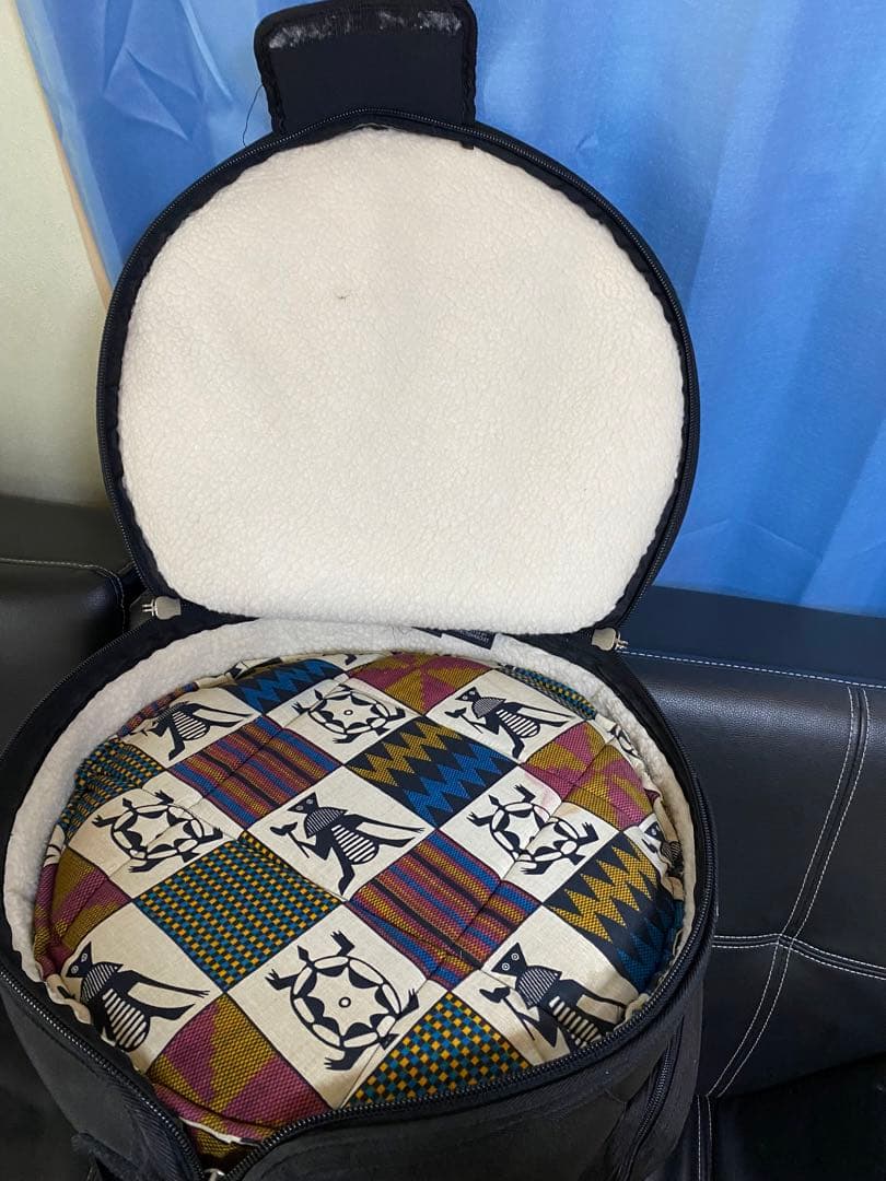 ジャンベ、太鼓、ケース付き、オリジナル　アフリカ。