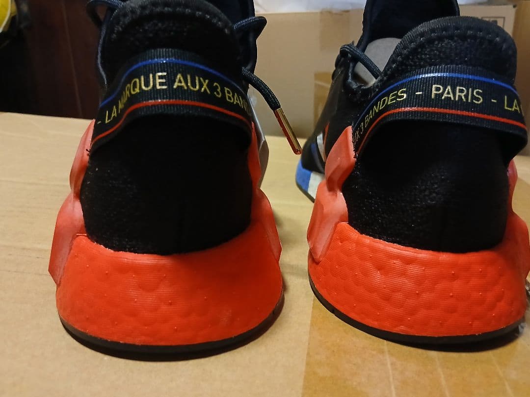 アディダス新品未使用Size29 エヌエムディR1V2パリ