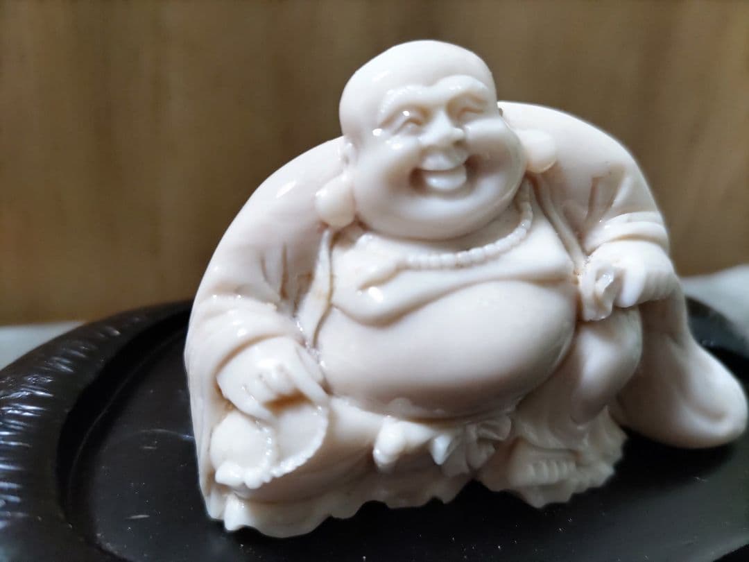 送料込　天然サンゴ 宝石白珊瑚 布袋尊 鑑別保証書 洪順利 作品証明書付 七福神