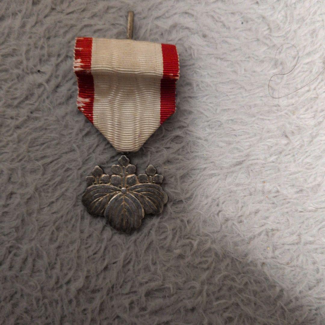 勲章 赤と白のリボン