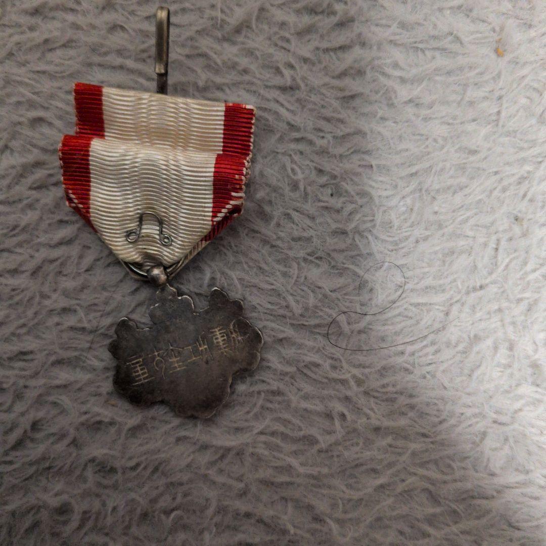 勲章 赤と白のリボン